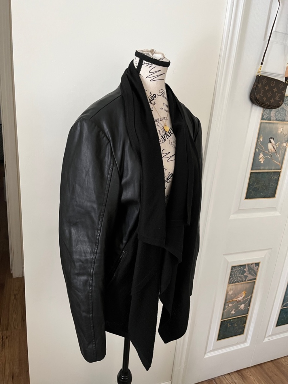 😃Guess Black Open-Front PLeather-Sleeve Draped Jacket - Picture 4 of 13